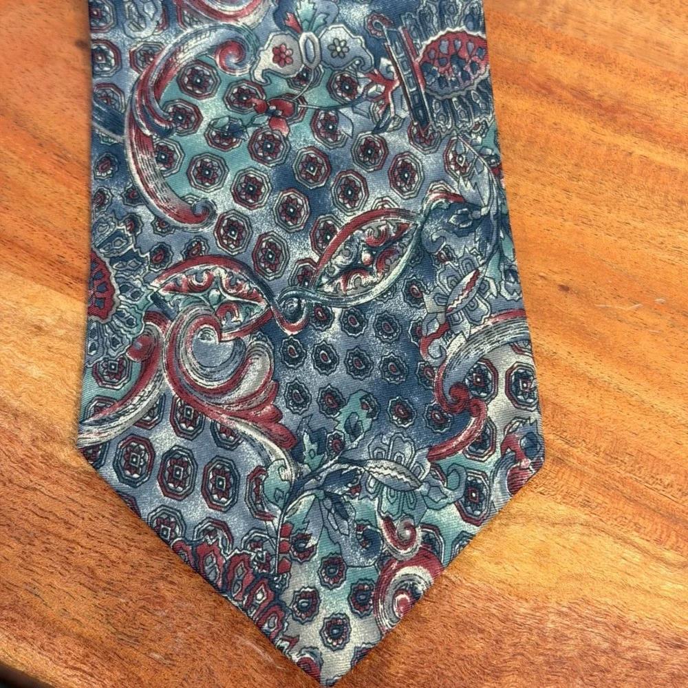 Bill Blass Silk Tie‎ Blue Red Paisley Pattern Men's Formal Necktie